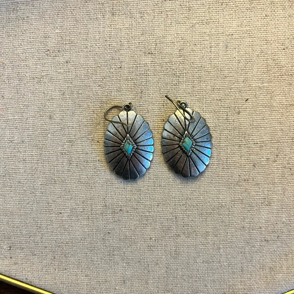 ✨ Western Silver-Toned Drop Earrings - Picture 2 of 4